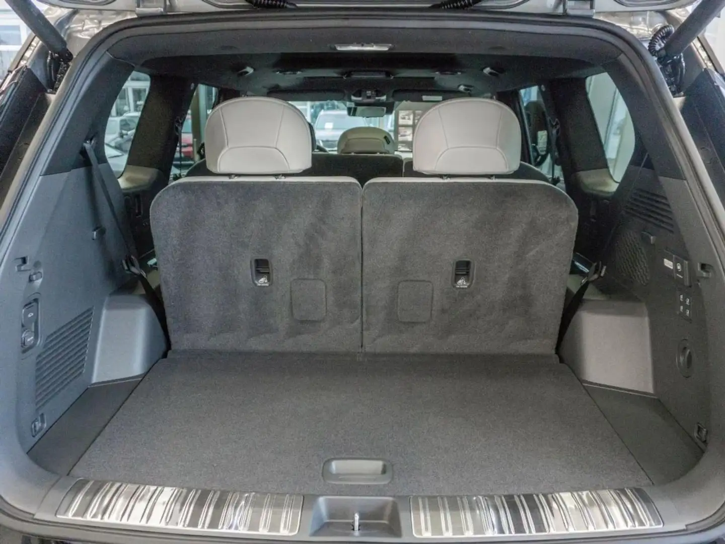 Kia EV9 99,8 kWh AWD GT-Line Panorama Memory Massage Grau - 6