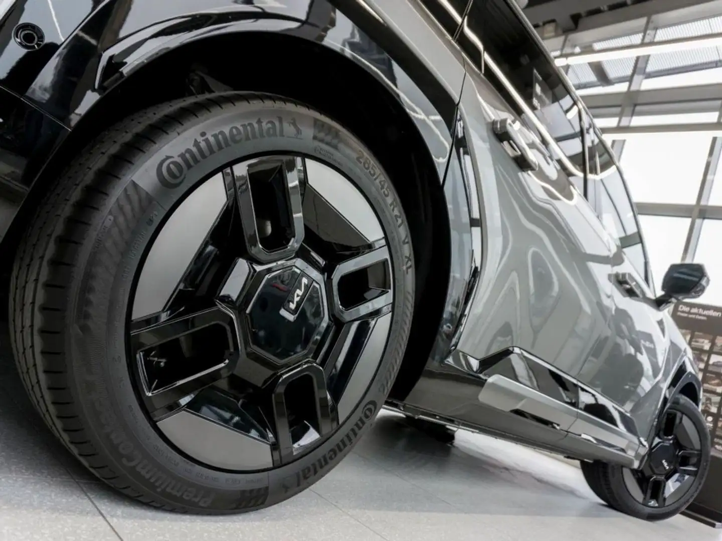 Kia EV9 99,8 kWh AWD GT-Line Panorama Memory Massage Grau - 5