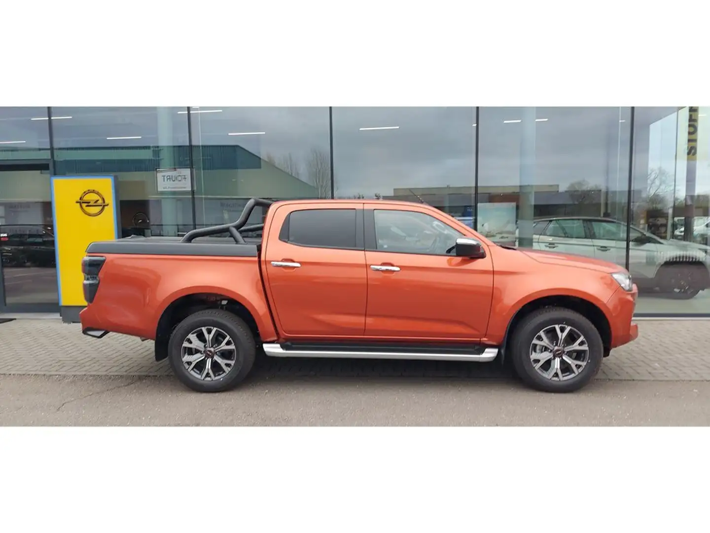 Isuzu D-Max LSX AT6 Leder, Cover, Navi via app, Camera Oranje - 2