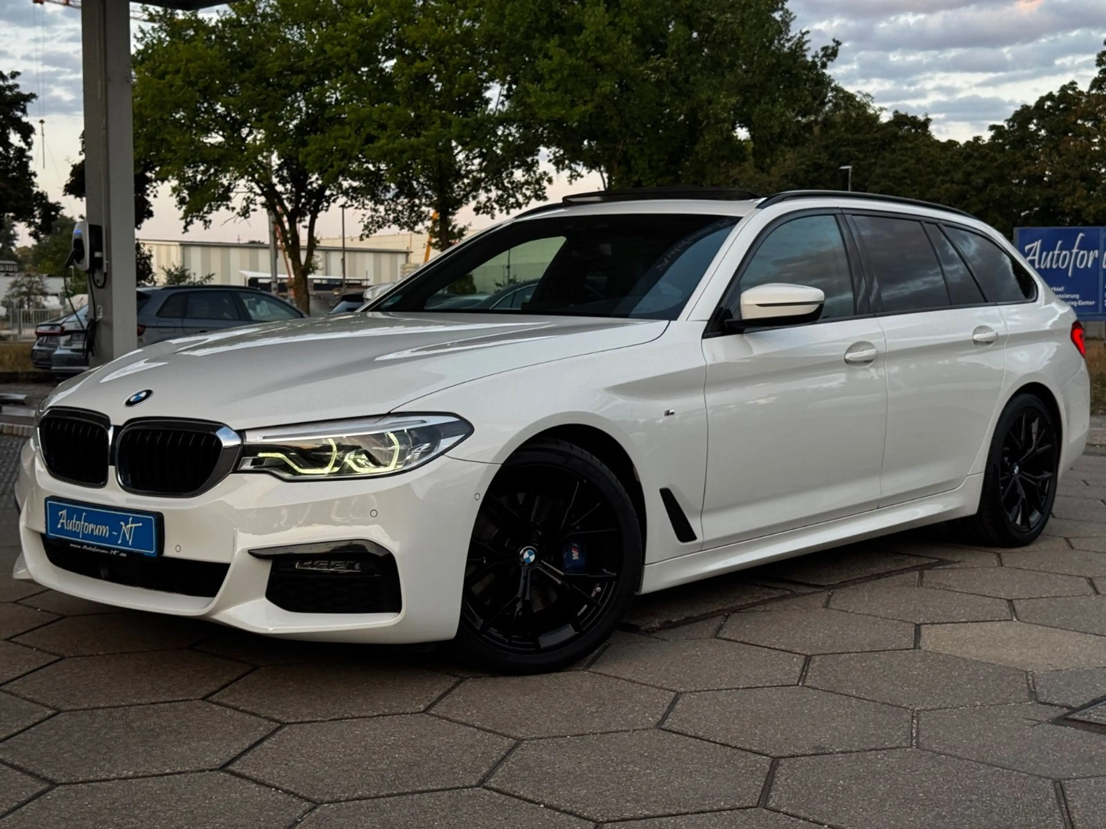 BMW 530 d M-SPORT/PANO/KEYLESS/INTEGRAL/HUD/ACC — photo 5
