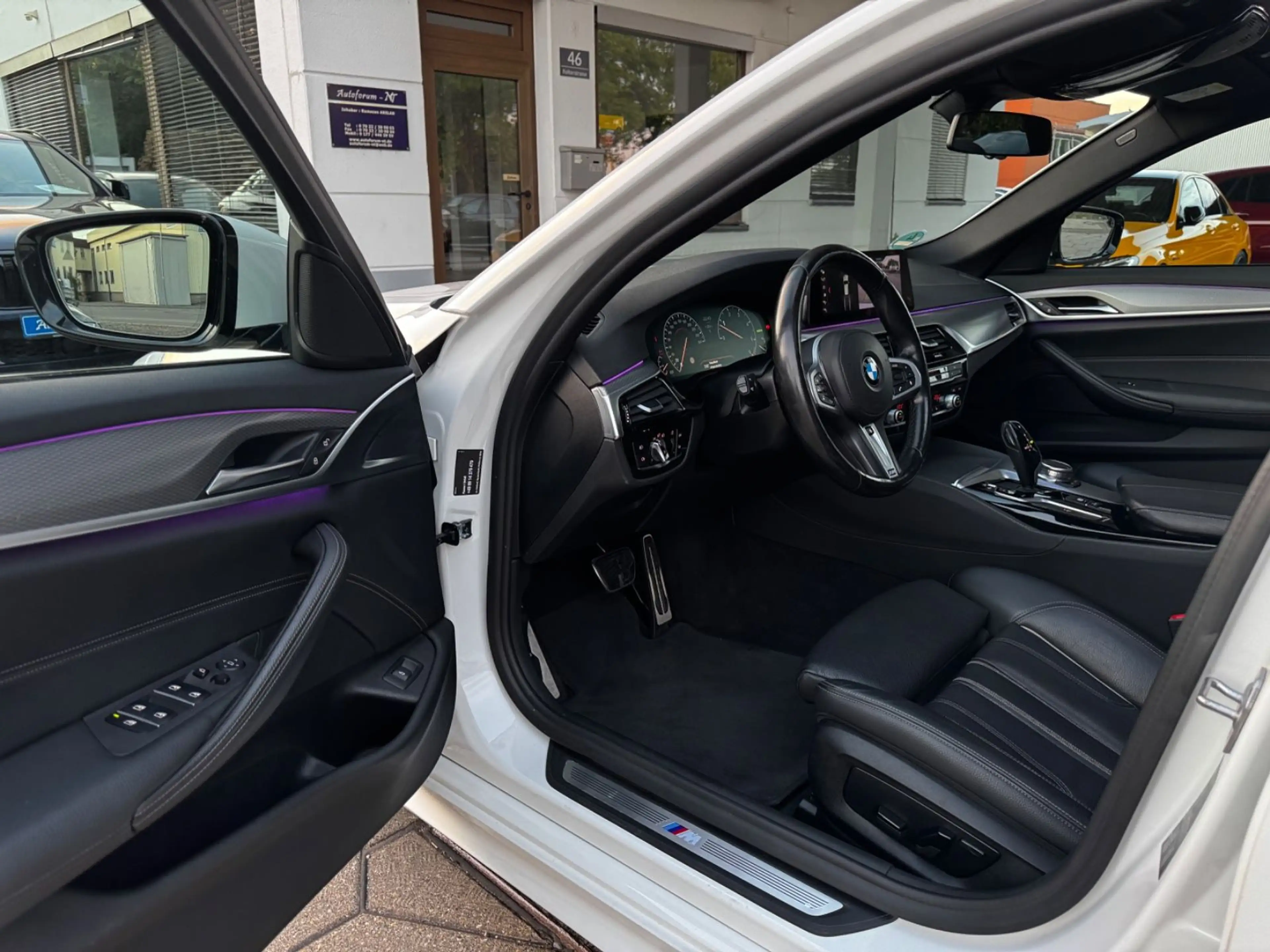 BMW 530 d M-SPORT/PANO/KEYLESS/INTEGRAL/HUD/ACC — photo 11