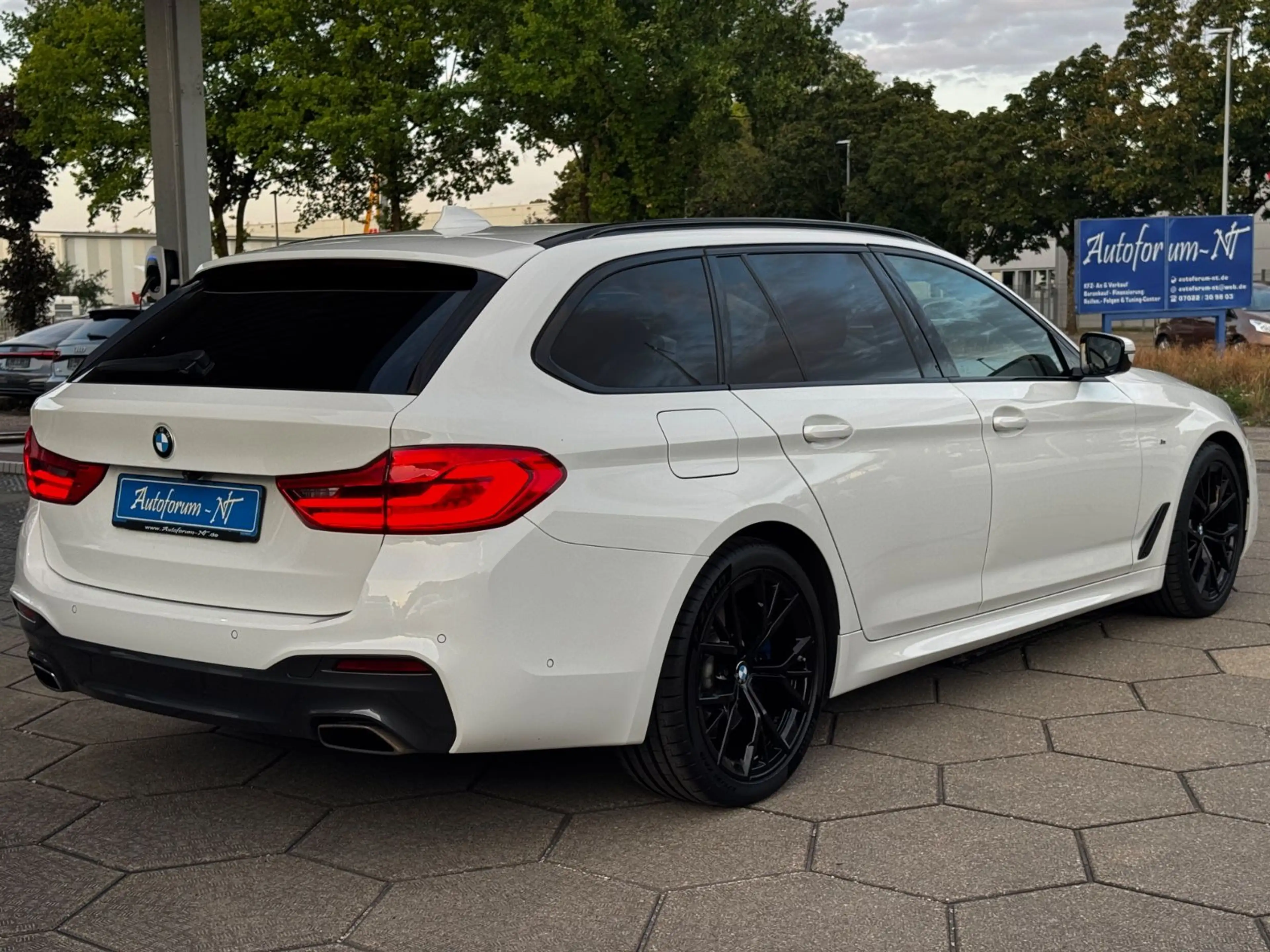 BMW 530 d M-SPORT/PANO/KEYLESS/INTEGRAL/HUD/ACC — photo 3