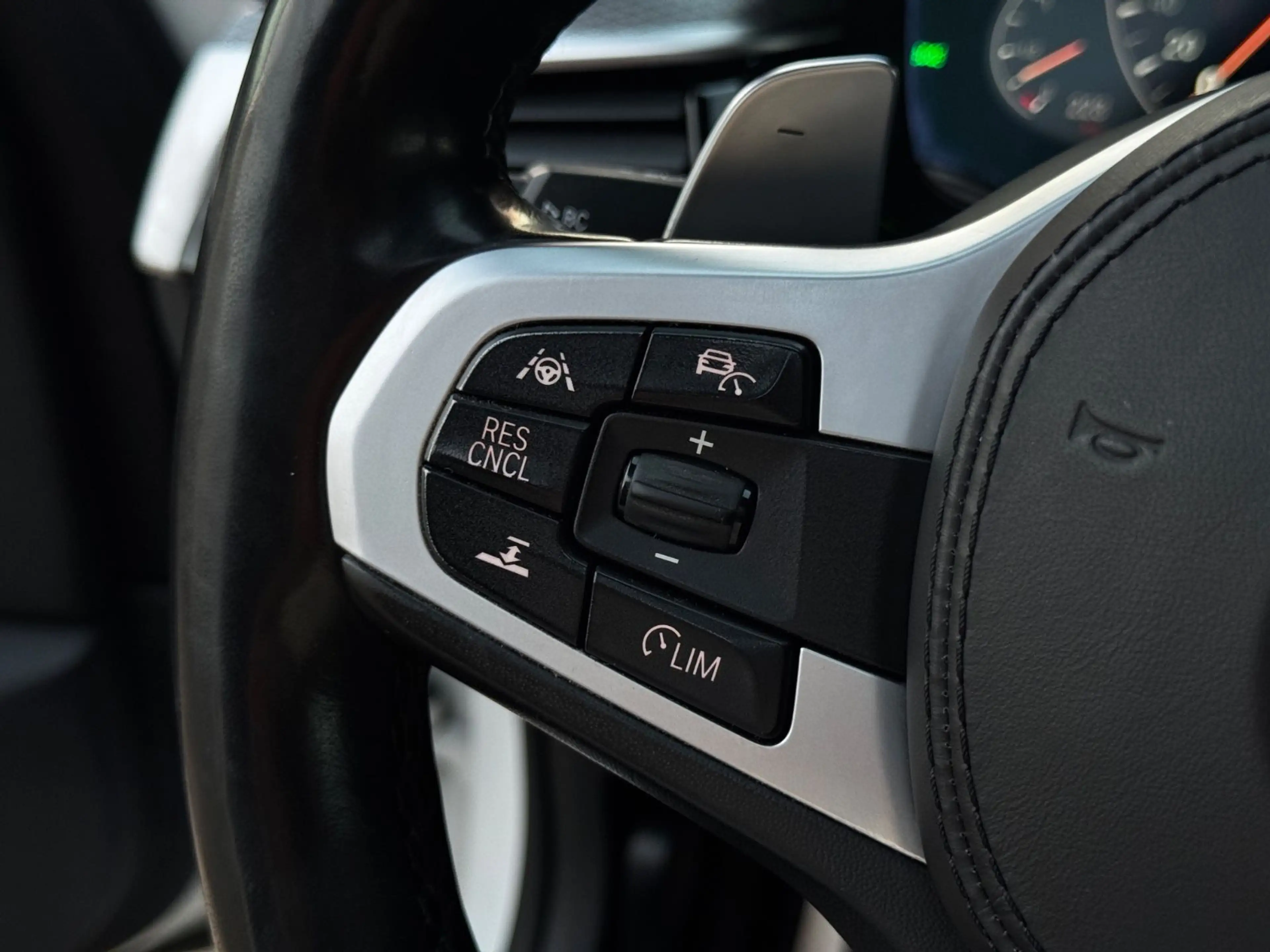 BMW 530 d M-SPORT/PANO/KEYLESS/INTEGRAL/HUD/ACC — photo 15
