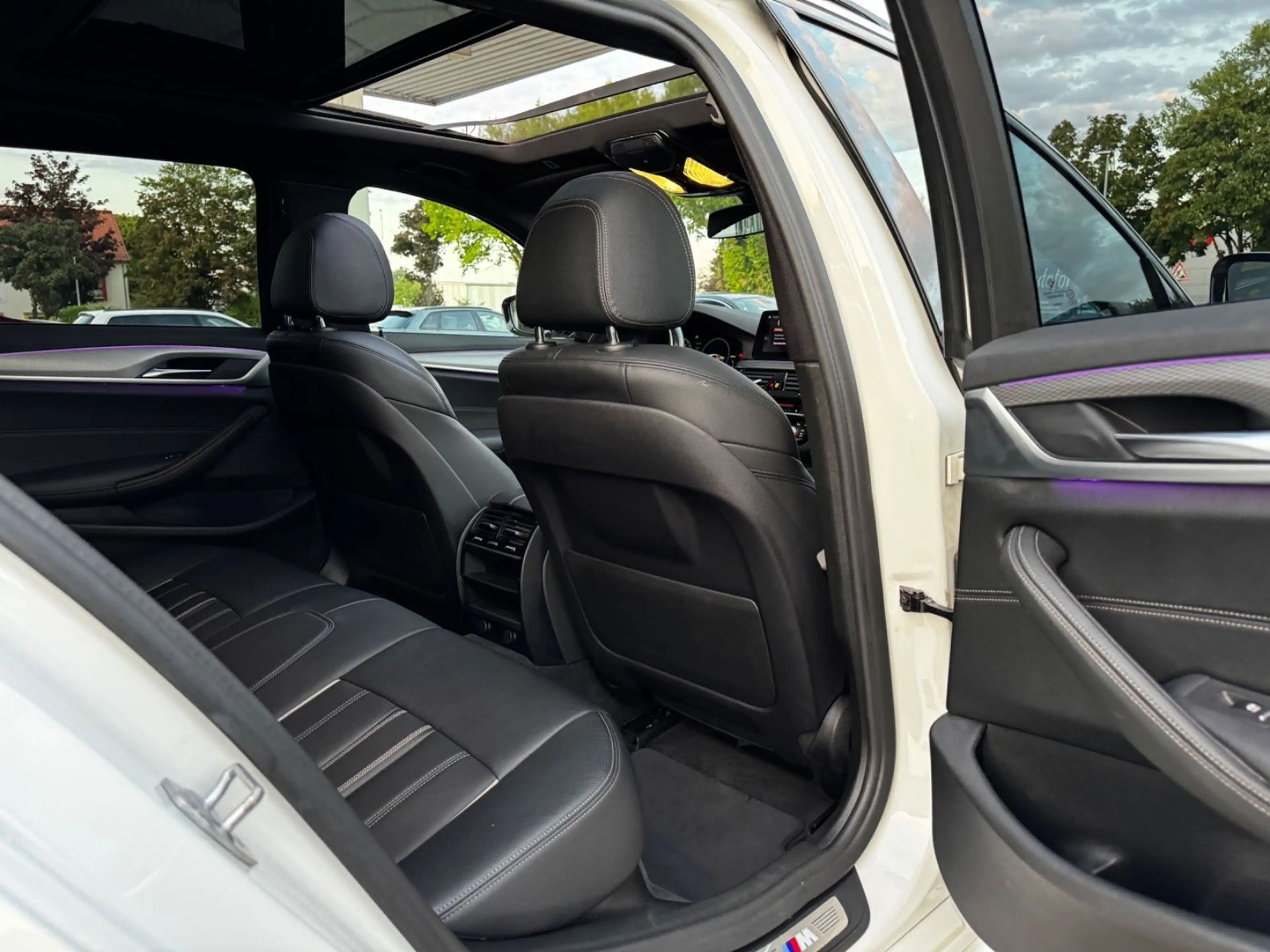 BMW 530 d M-SPORT/PANO/KEYLESS/INTEGRAL/HUD/ACC — photo 10
