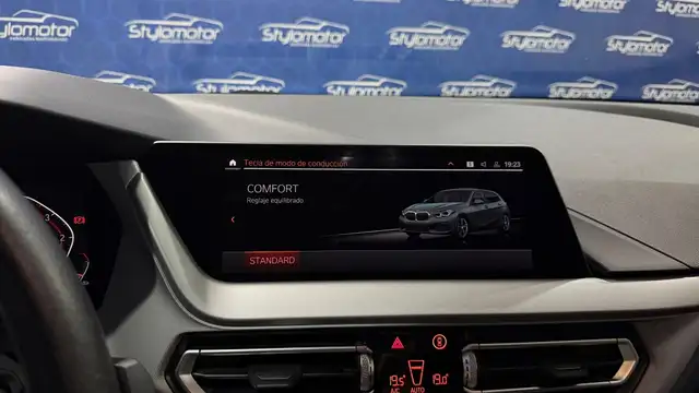 BMW 1 Series view 11