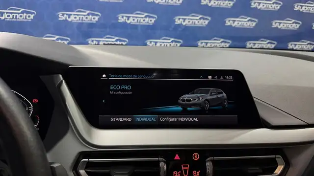 BMW 1 Series view 8