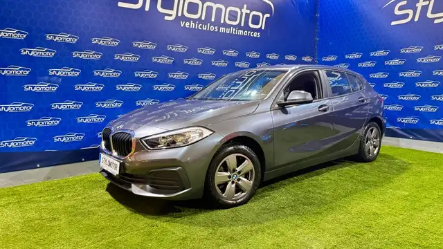 BMW 1 Series view 7