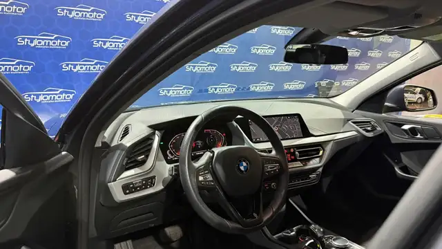 BMW 1 Series view 12