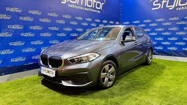 BMW 1 Series view 6