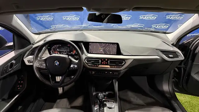 BMW 1 Series view 9