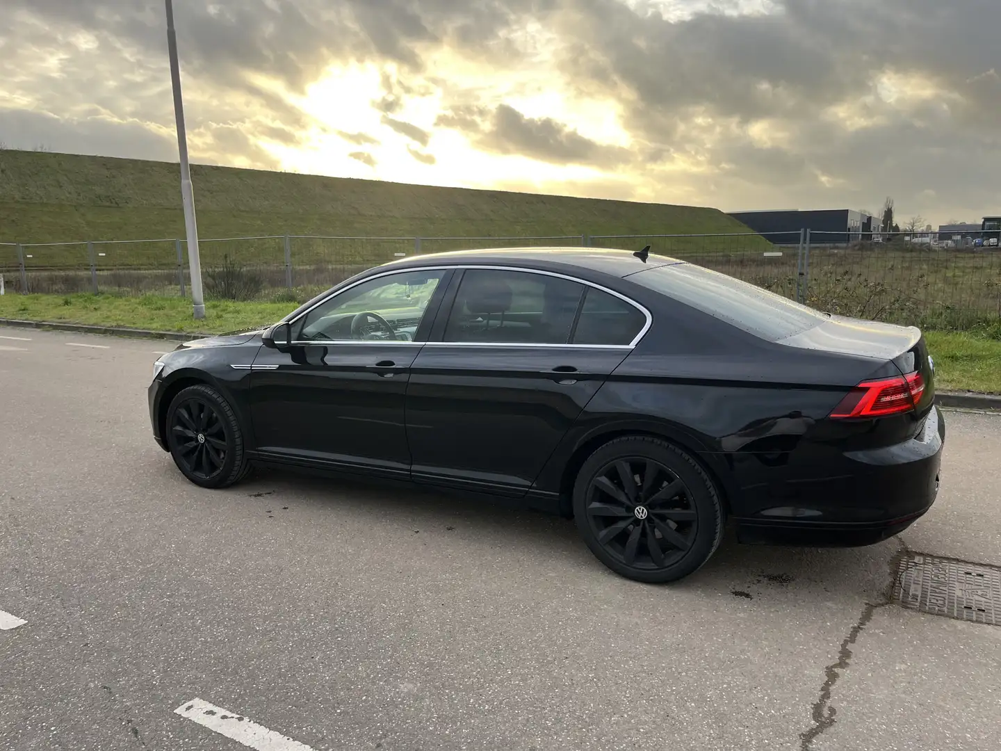 Volkswagen Passat 1.4 TSI ACT Comfortl Zwart - 2