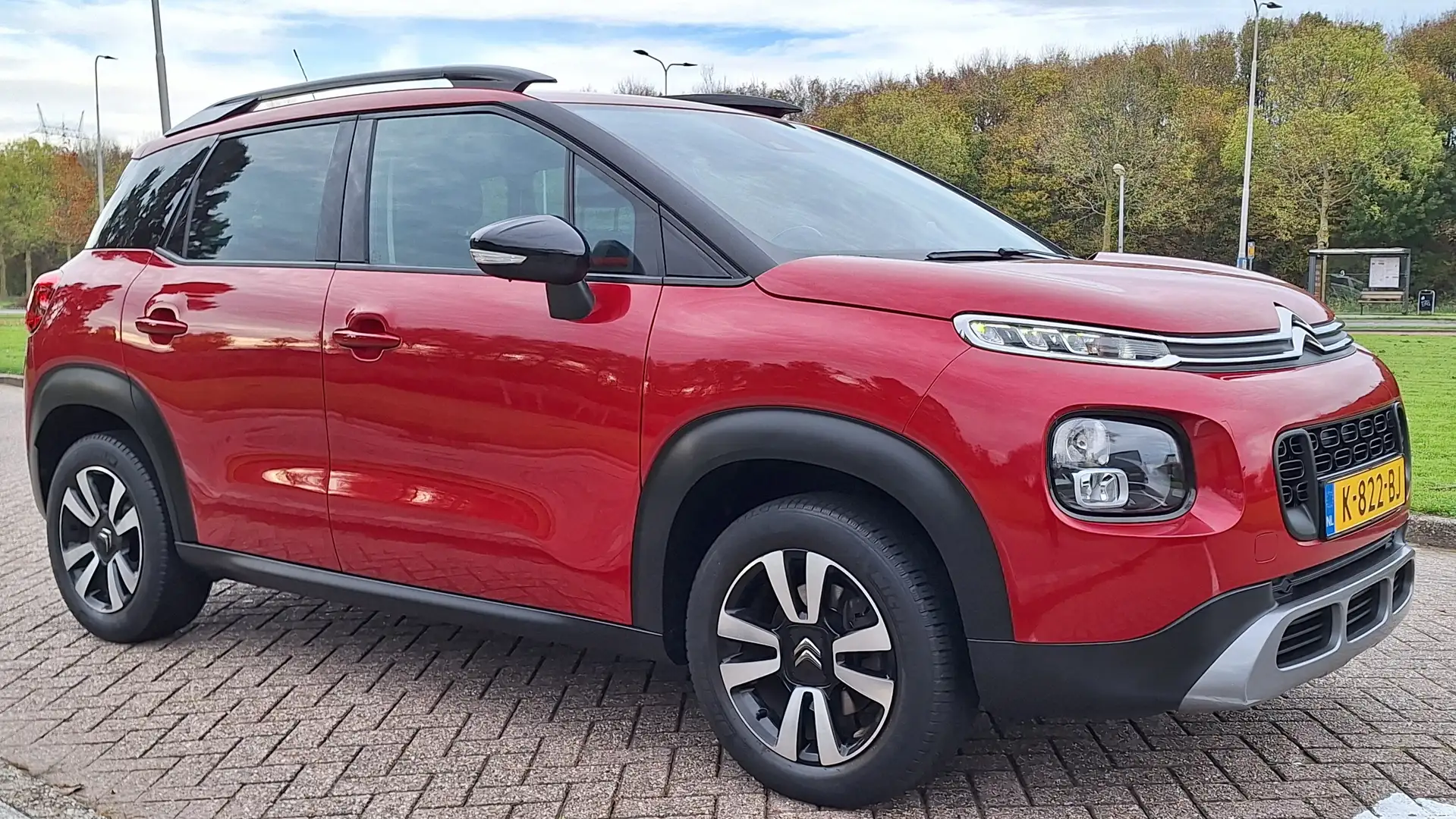 Citroen C3 Aircross 1.2 PT 110pk Shine Navi / All seasons / PDC Rood - 1