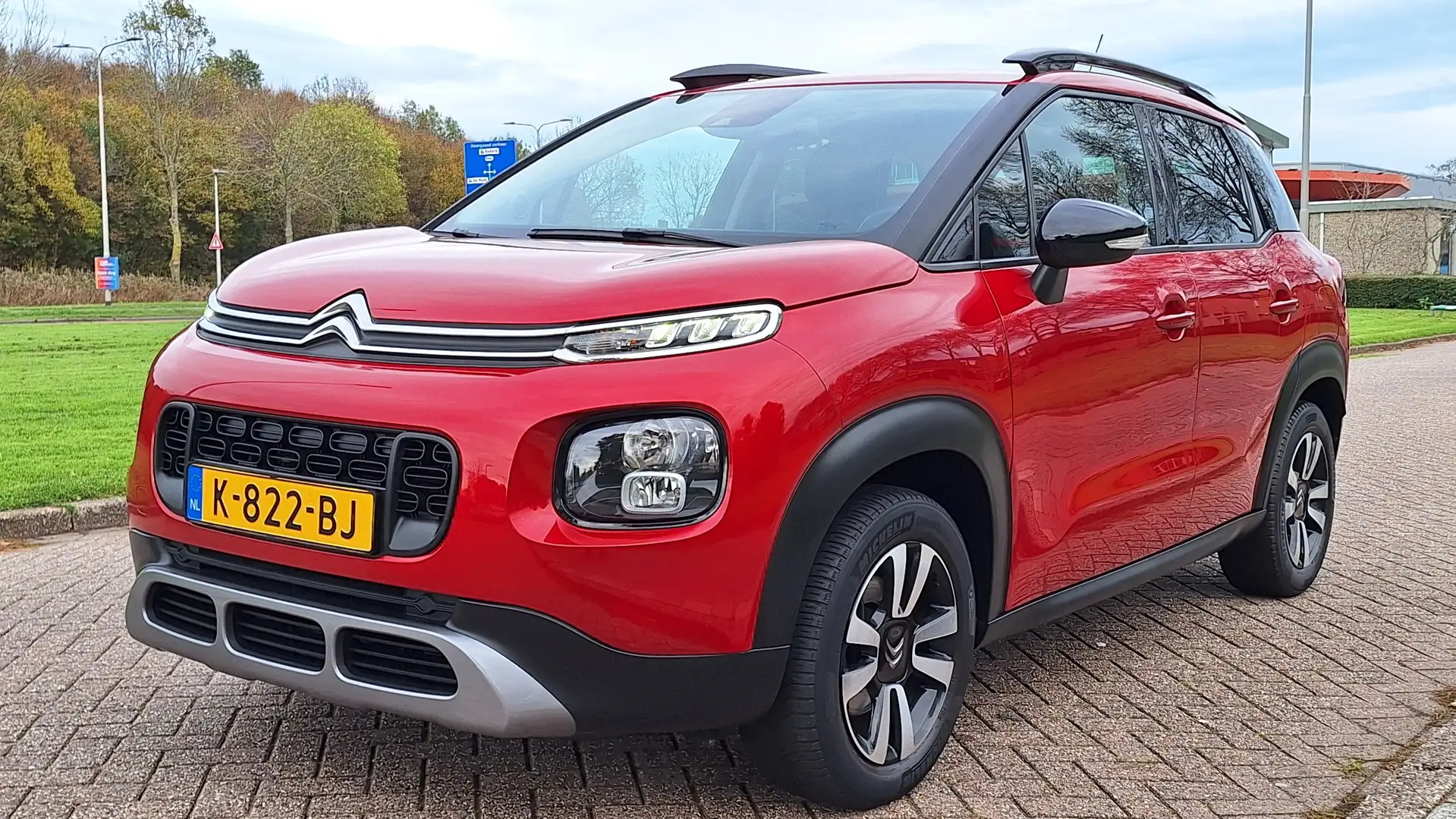 Citroen C3 Aircross 1.2 PT 110pk Shine Navi / All seasons / PDC Rood - 2