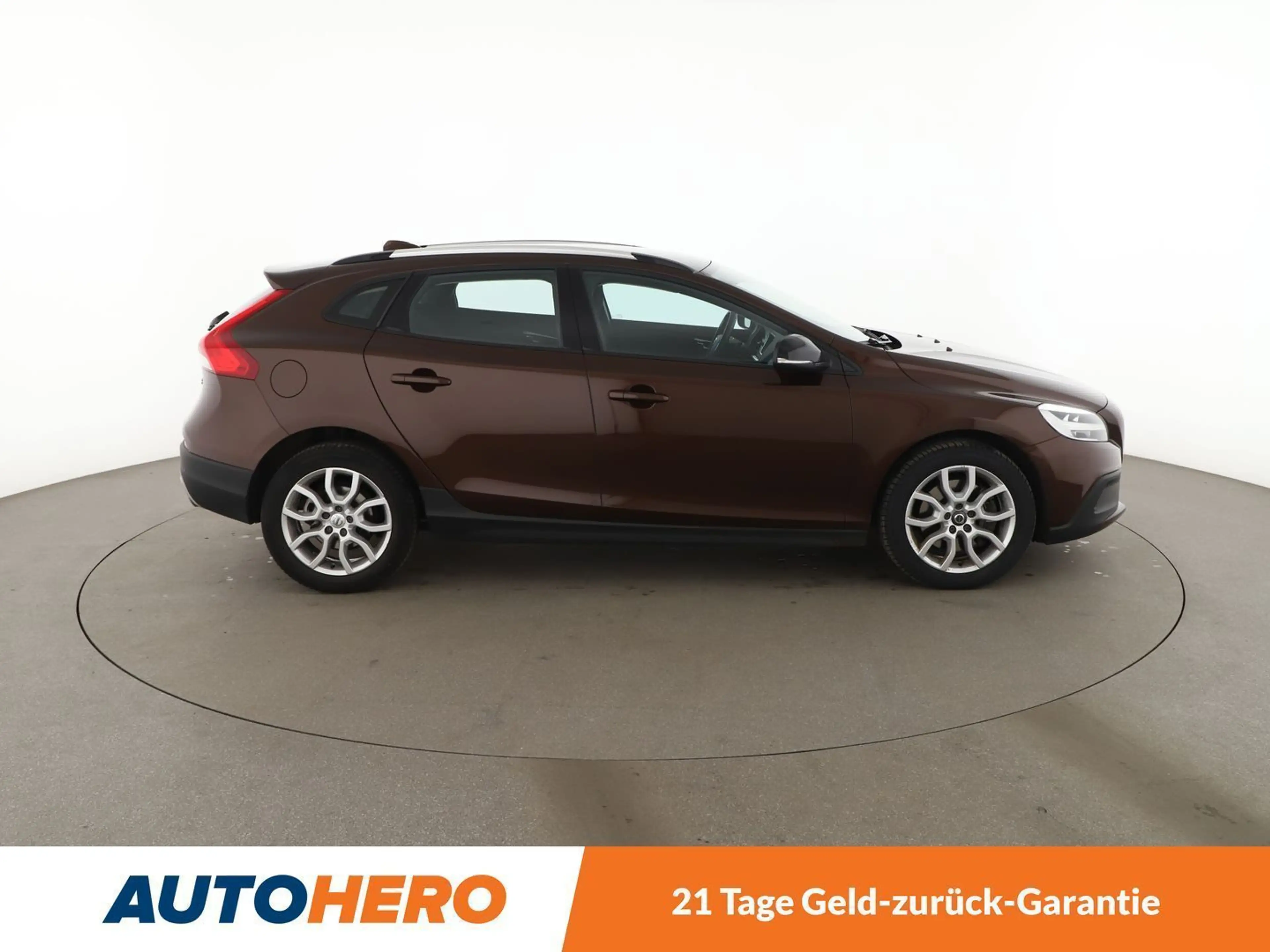 Volvo V40 Cross Country 2.0 D3 Momentum Aut.*NAVI*PDC*TEMPO*PANO*SHZ* — photo 7