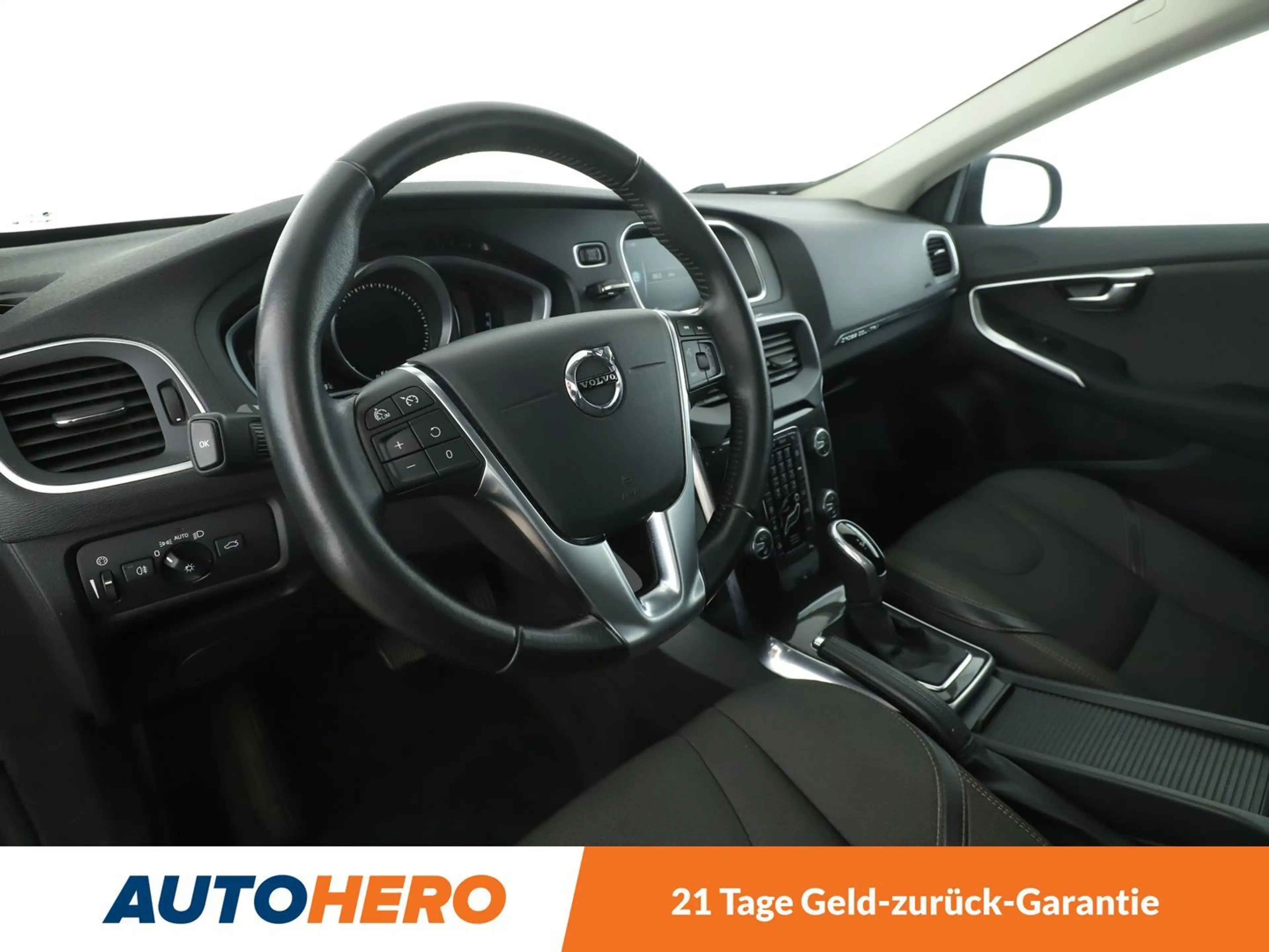 Volvo V40 Cross Country 2.0 D3 Momentum Aut.*NAVI*PDC*TEMPO*PANO*SHZ* — photo 11