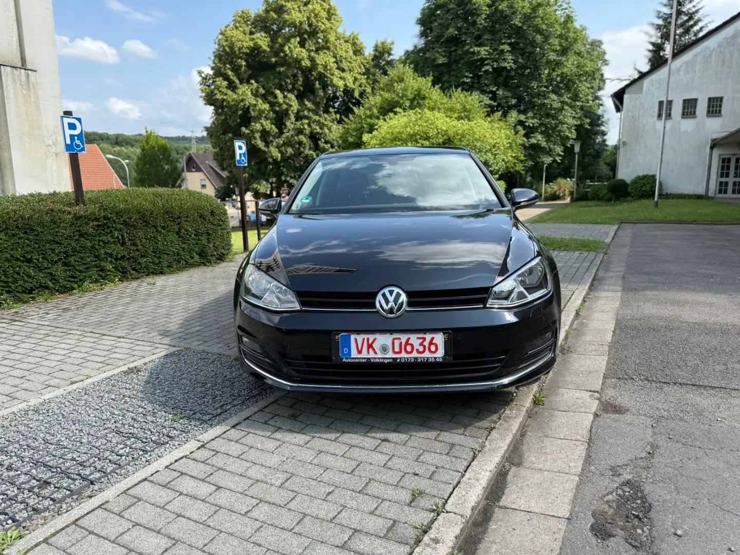 Volkswagen Golf VII Lim. Lounge BMT*SHZ*STANDHZG*AHK*PDC* Negro - 1