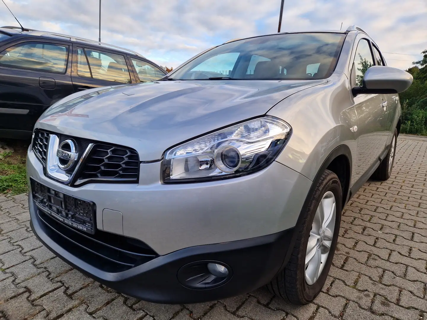 Nissan Qashqai+2 Acenta 7 Sitze Grau - 1