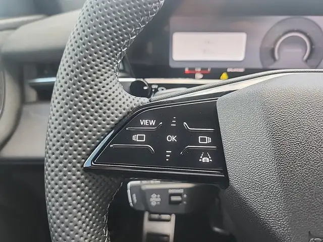 Audi Q3 view 14