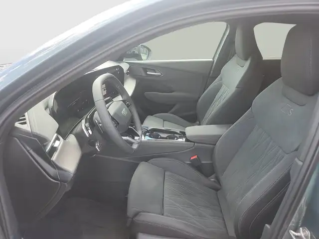 Audi Q3 view 9
