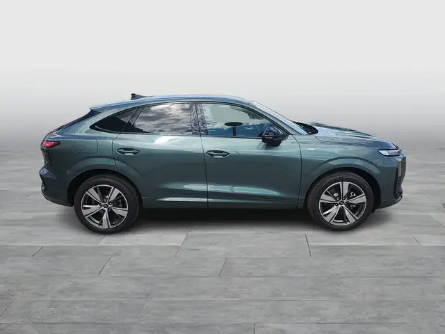 Audi Q3 view 6