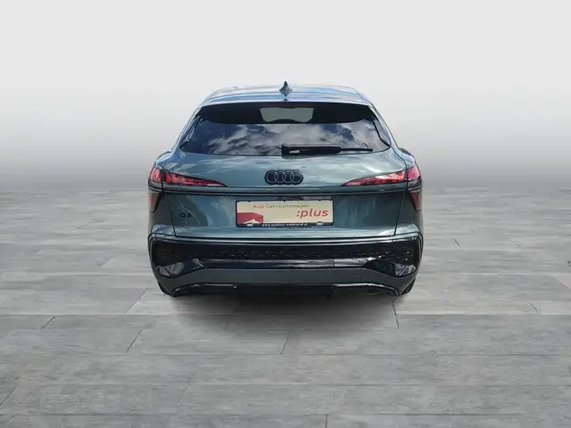 Audi Q3 view 5