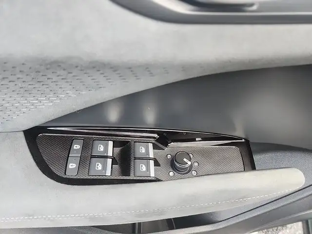 Audi Q3 view 10