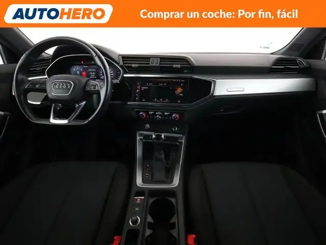 Audi Q3 view 13
