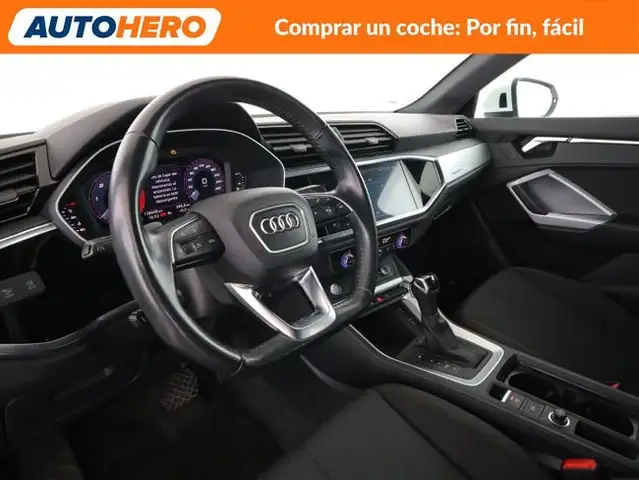 Audi Q3 view 12