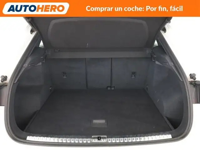 Audi Q3 view 18