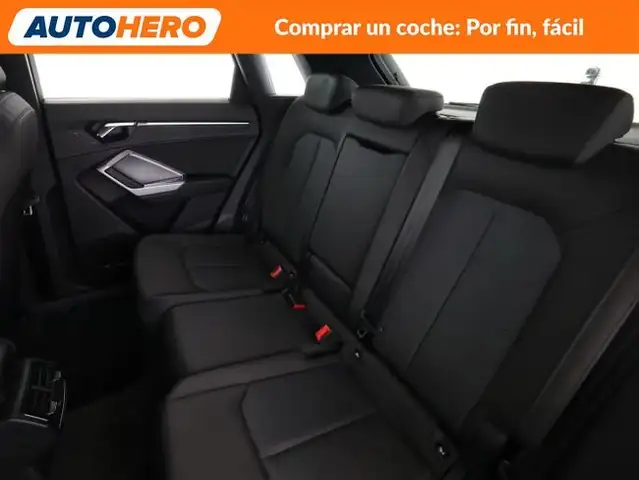 Audi Q3 view 15