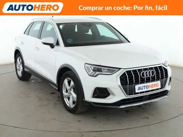 Audi Q3 view 8