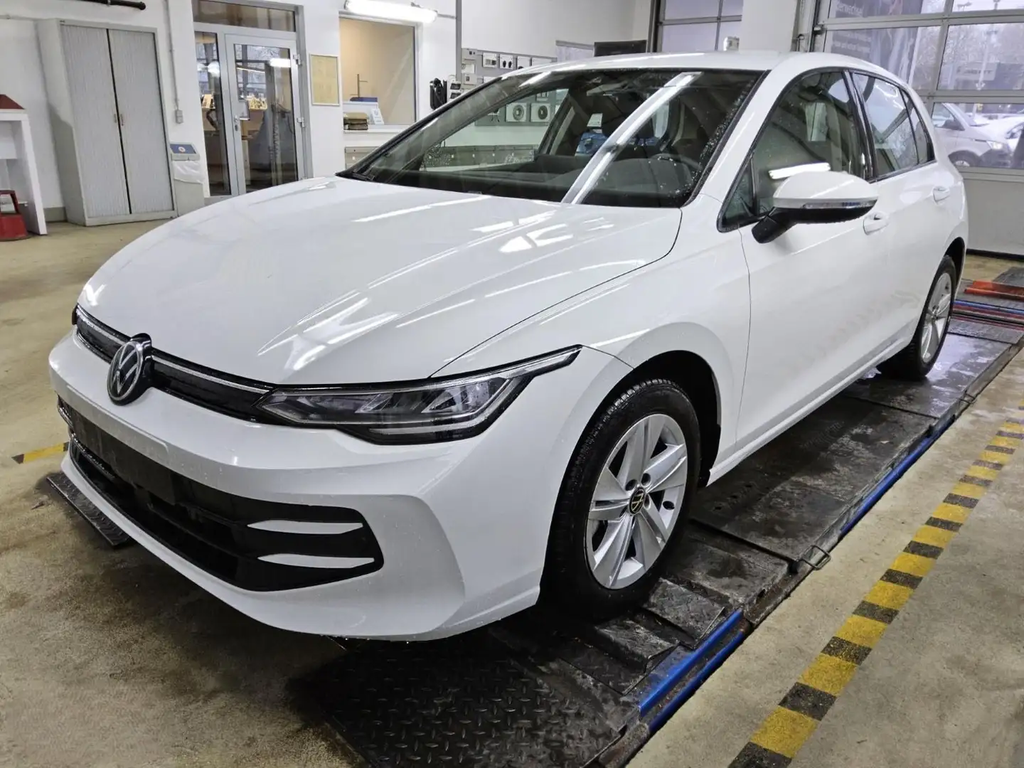 Volkswagen Golf VIII 1.5 TSI Life*AHK*LED*ACC*Sitzheizung* Weiß - 2