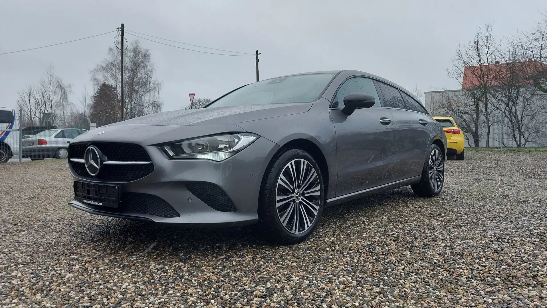 Mercedes-Benz CLA 180 d Shooting Brake Progressive Grau - 1