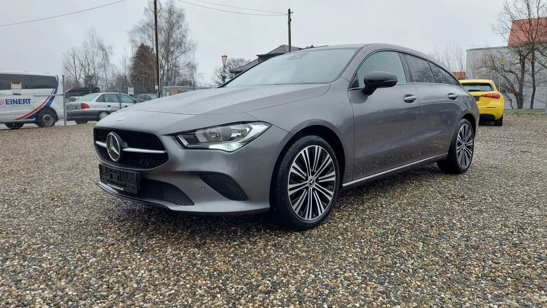 Mercedes-Benz CLA 180 d Shooting Brake Progressive Gris - 1