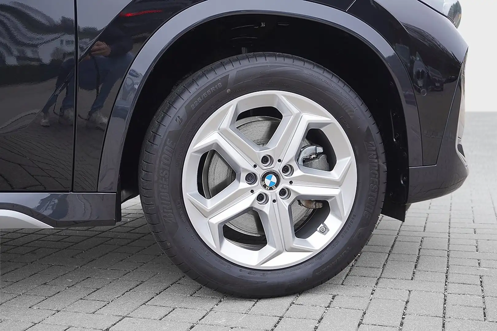 BMW X1 sDrive20i xLine Head-Up AHK eSitze 360Kamera ACC H Schwarz - 2