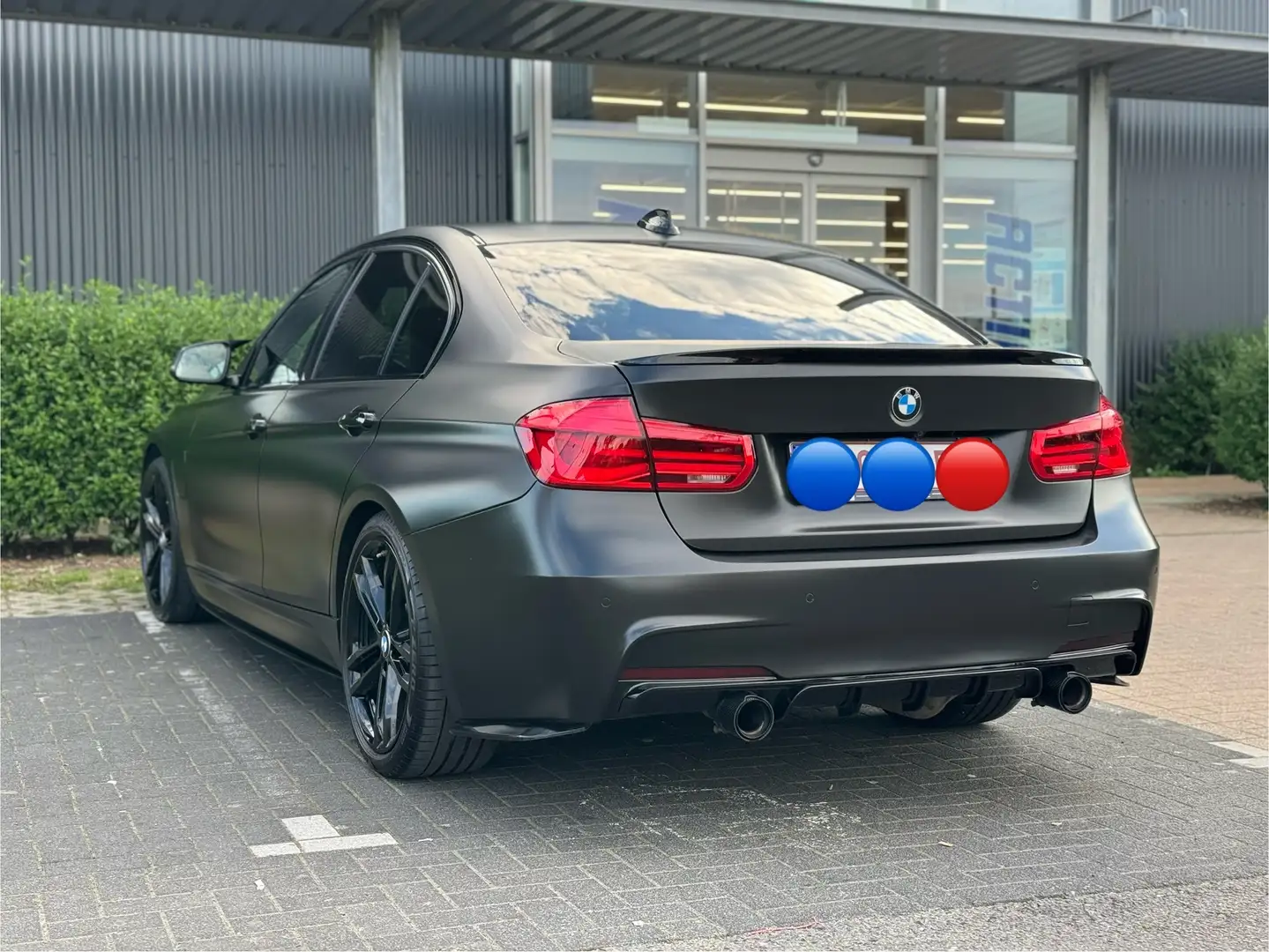 BMW 330 330eA Plug-In Hybrid - 1