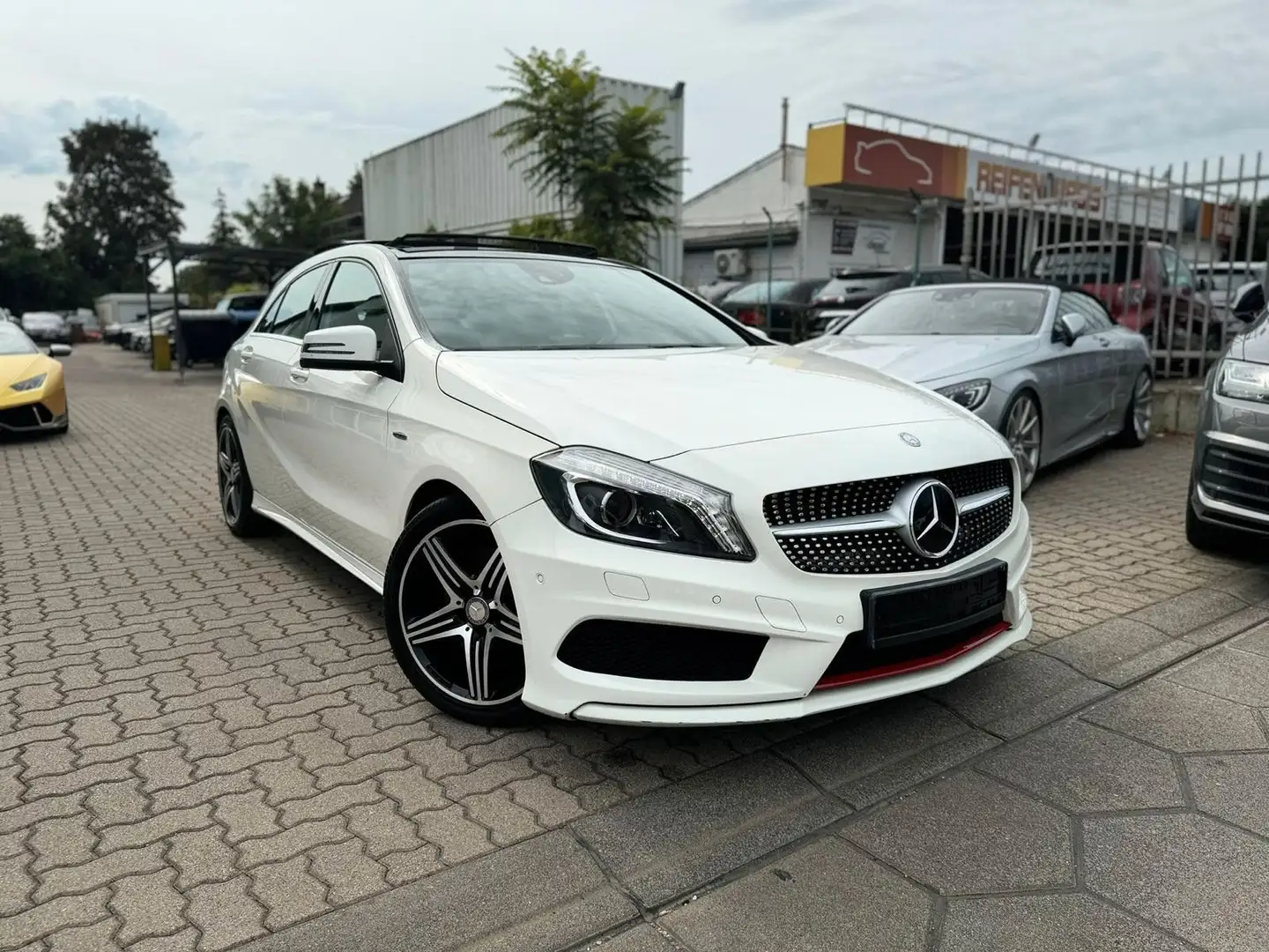 Mercedes-Benz A 250 Sport*EXKLUSIVE-PAKET(AMG)*PANO*BI-XENON* Weiß - 1