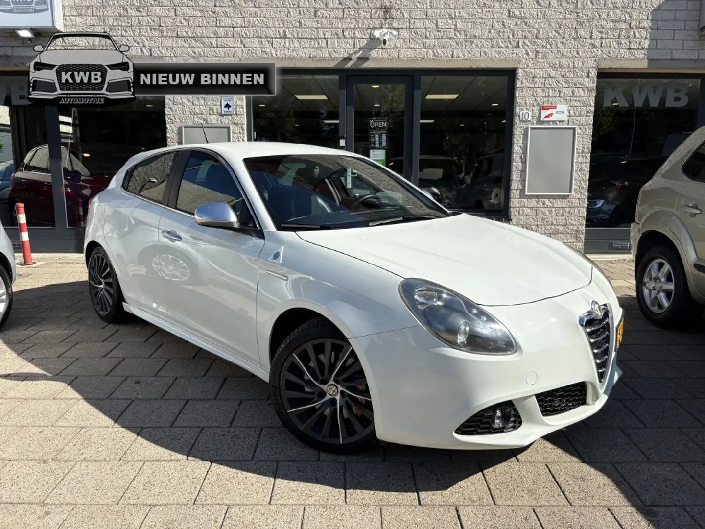 Alfa Romeo Giulietta 1.7 TBi Quad. V. LEER TREKHAAK APK Wit - 1