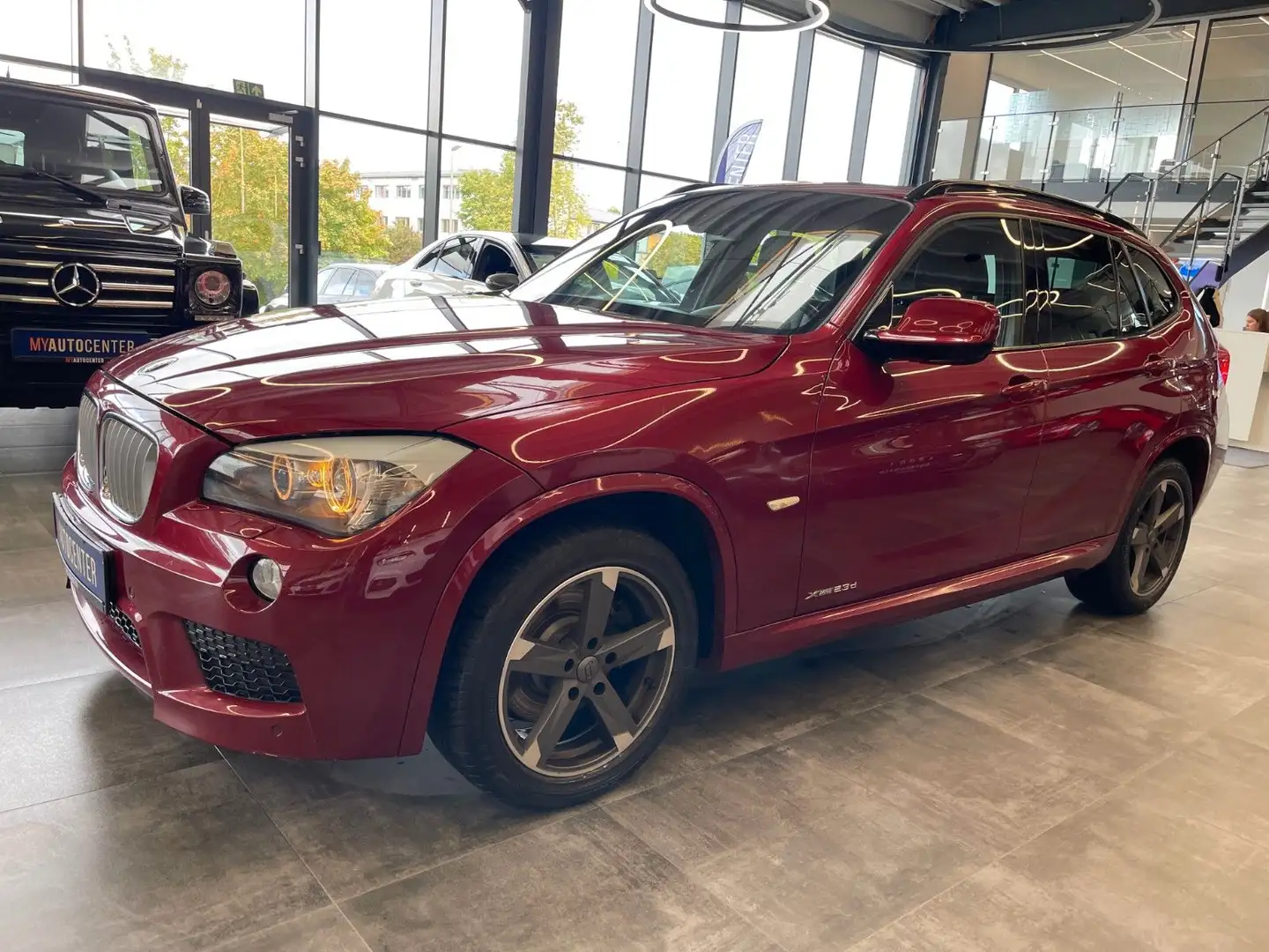 BMW X1 23 d xDrive *M-Sport*AHK*Panorama*Navi*Xenon* Červená - 2