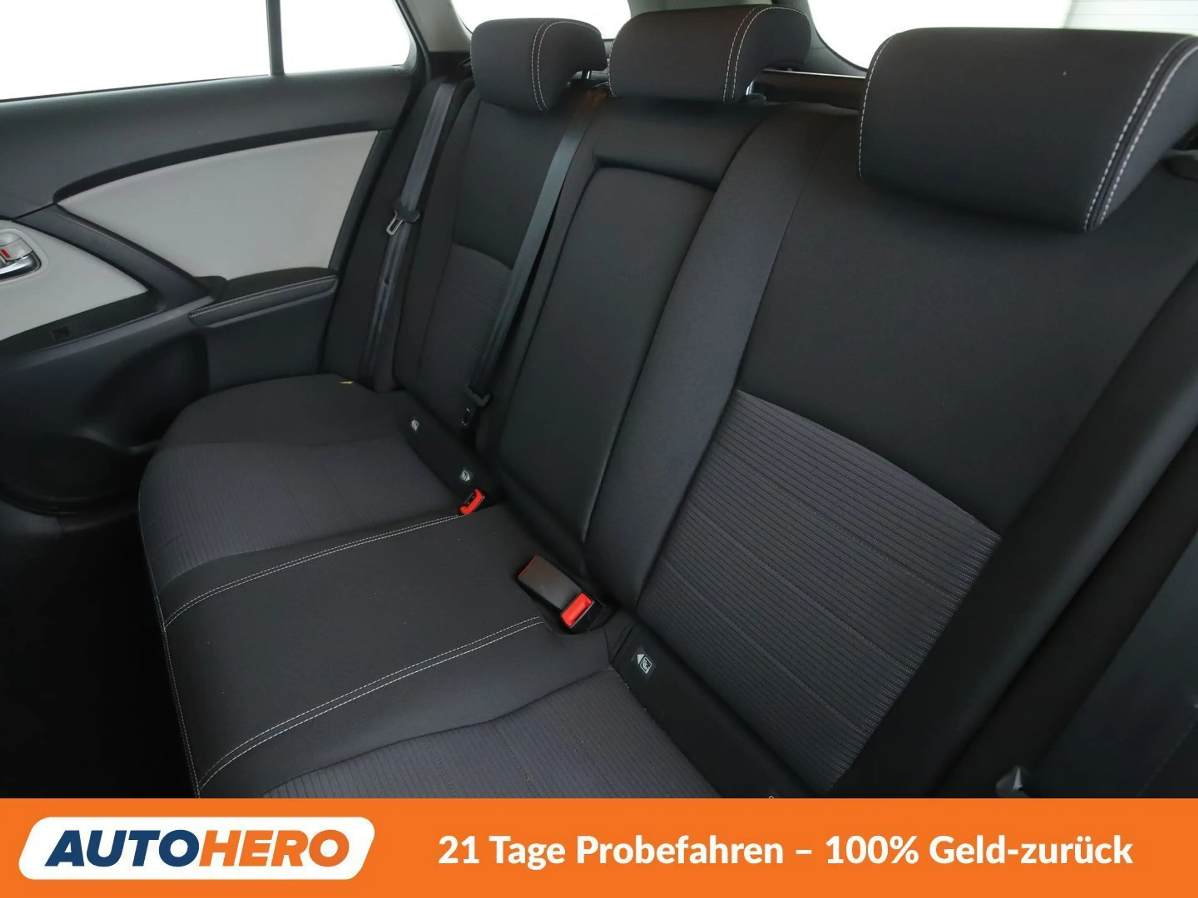Toyota Avensis 1.8 Team D*NAVI*TEMPO*CAM*SHZ*AHK* — photo 14