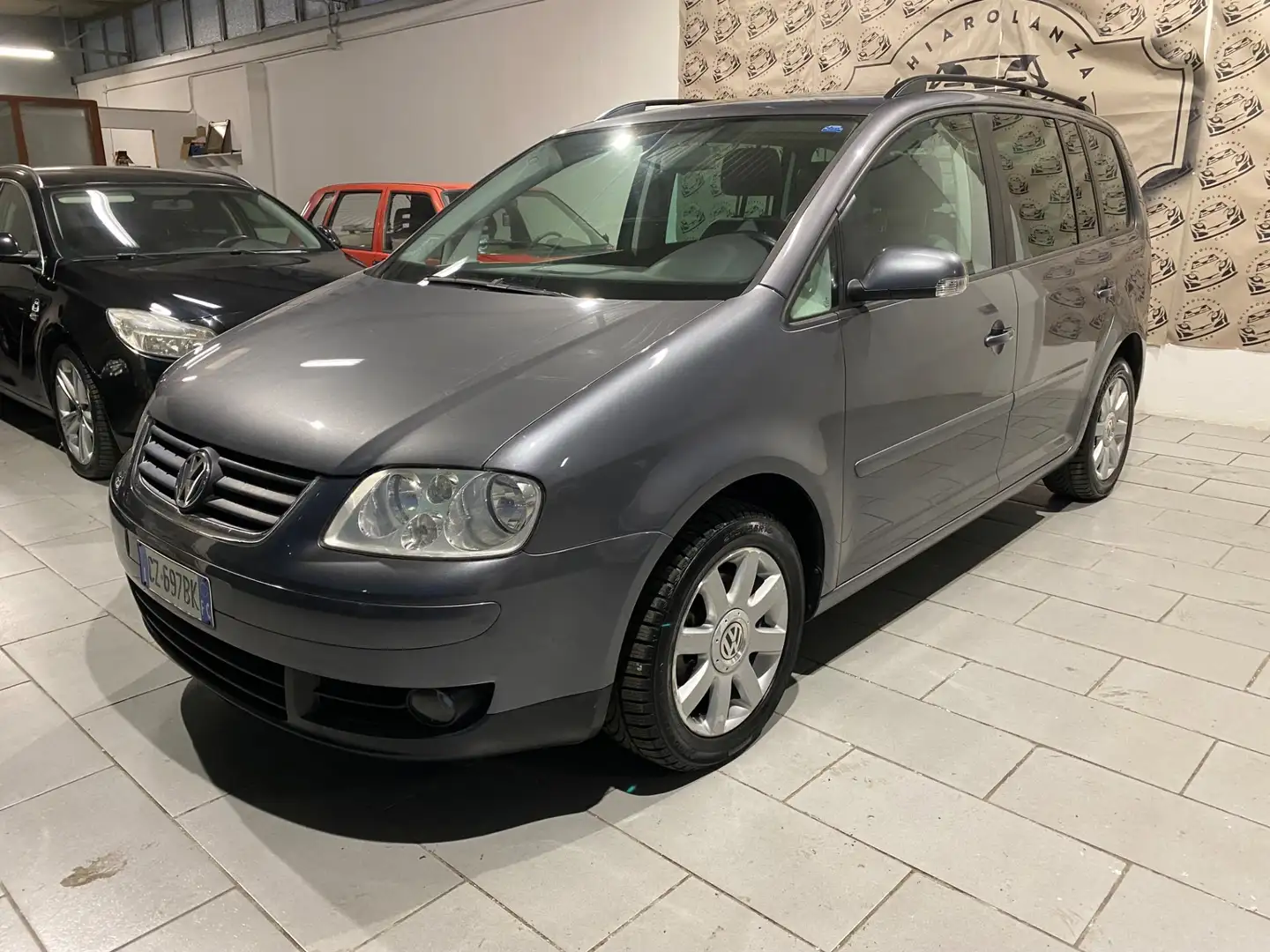 Volkswagen Touran 1.9 TDI 105CV Highline Gris - 1