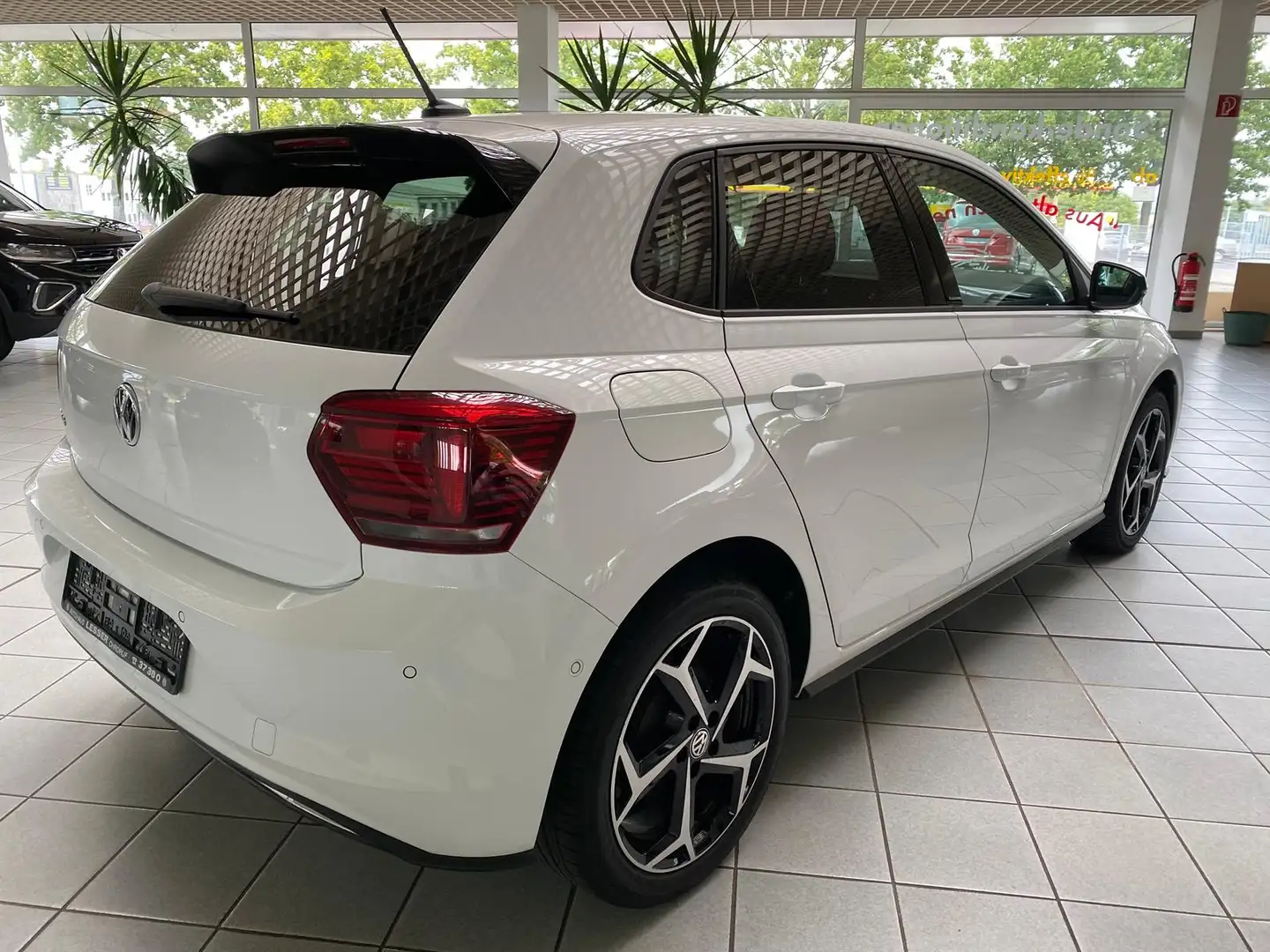 Volkswagen Polo IQ.DRIVE 1.0 TSI*R-LINE* NAVI*ACC*SHZ*KLIMA* Weiß - 2
