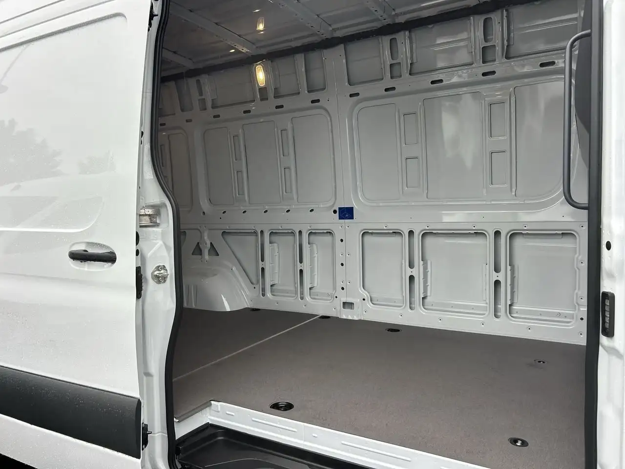 Mercedes-Benz Sprinter снимка Mercedes-Benz Sprinter