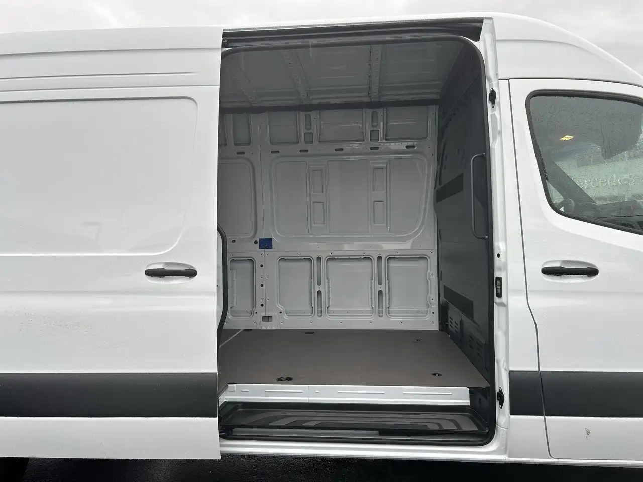 Mercedes-Benz Sprinter снимка Mercedes-Benz Sprinter