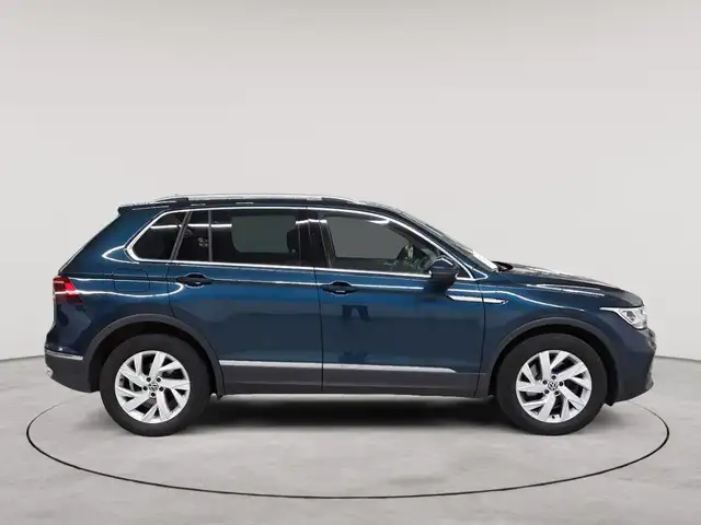 Volkswagen Tiguan view 3