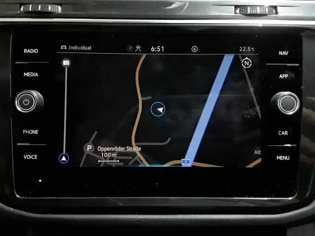 Volkswagen Tiguan view 12