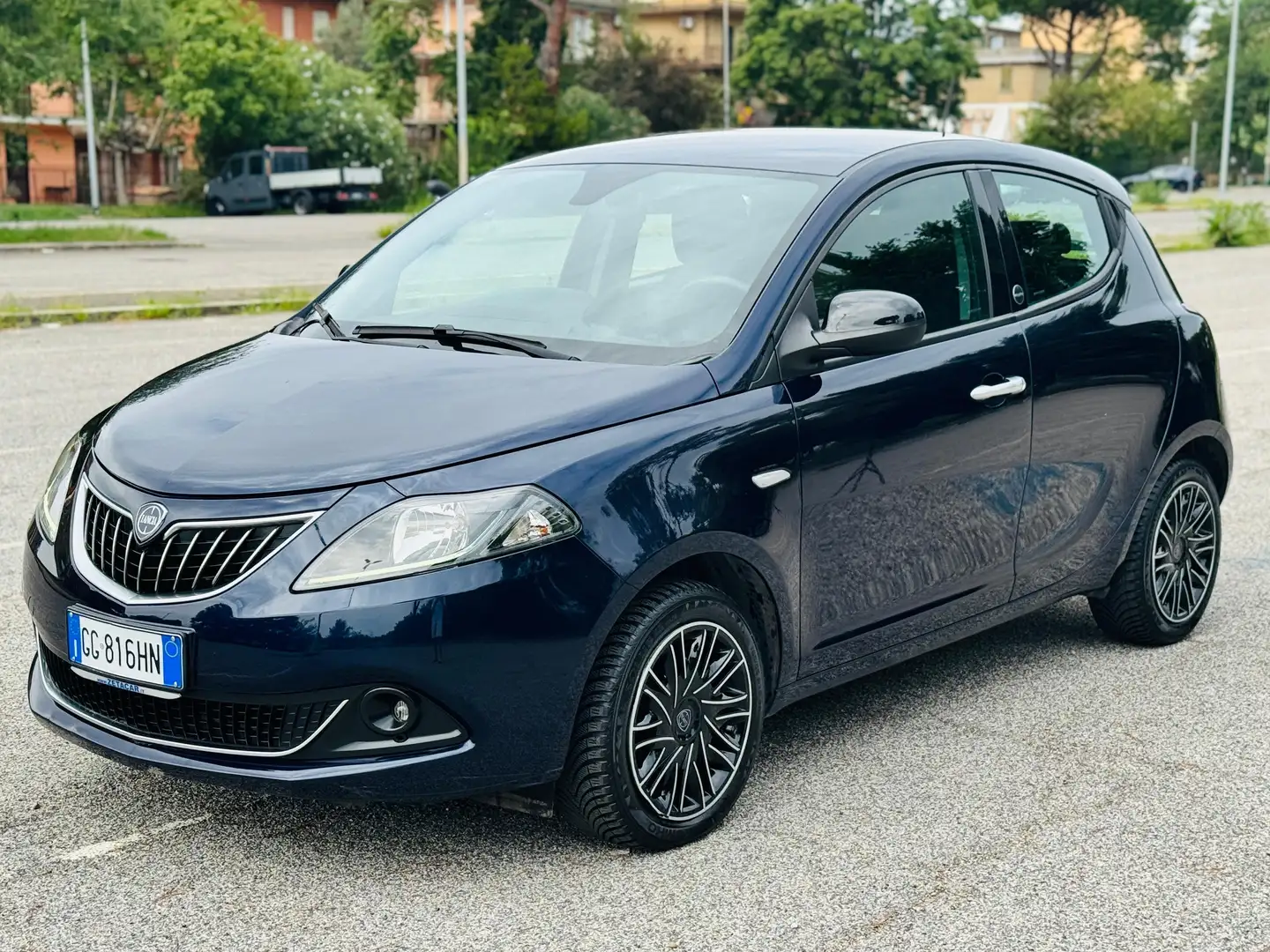 Lancia Ypsilon Gold Hybrid -TUA SENZA VINCOLI- Blauw - 1