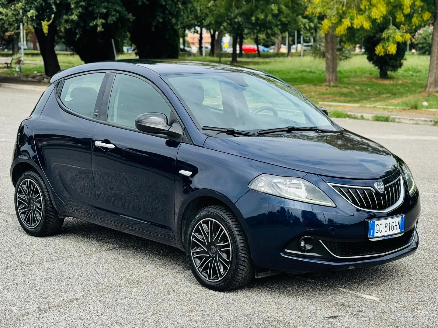Lancia Ypsilon Gold Hybrid -TUA SENZA VINCOLI- Bleu - 2