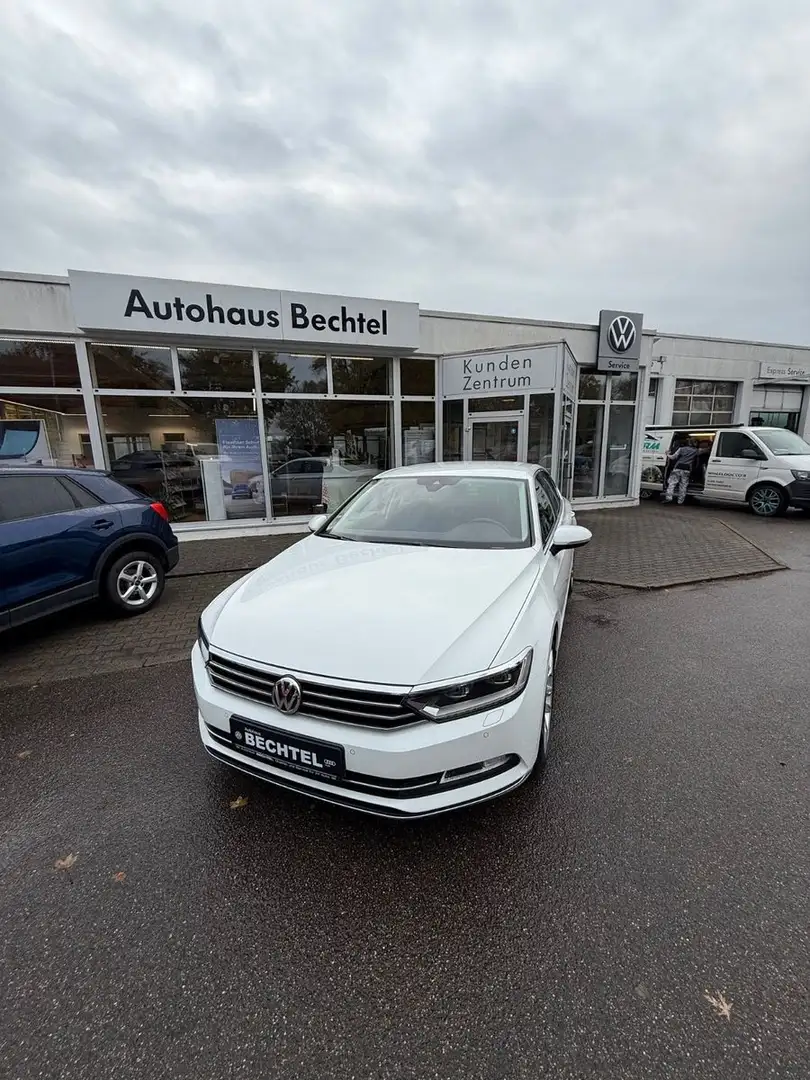 Volkswagen Passat Lim. Highline, LED, Navi, 1.Hand Blanc - 1