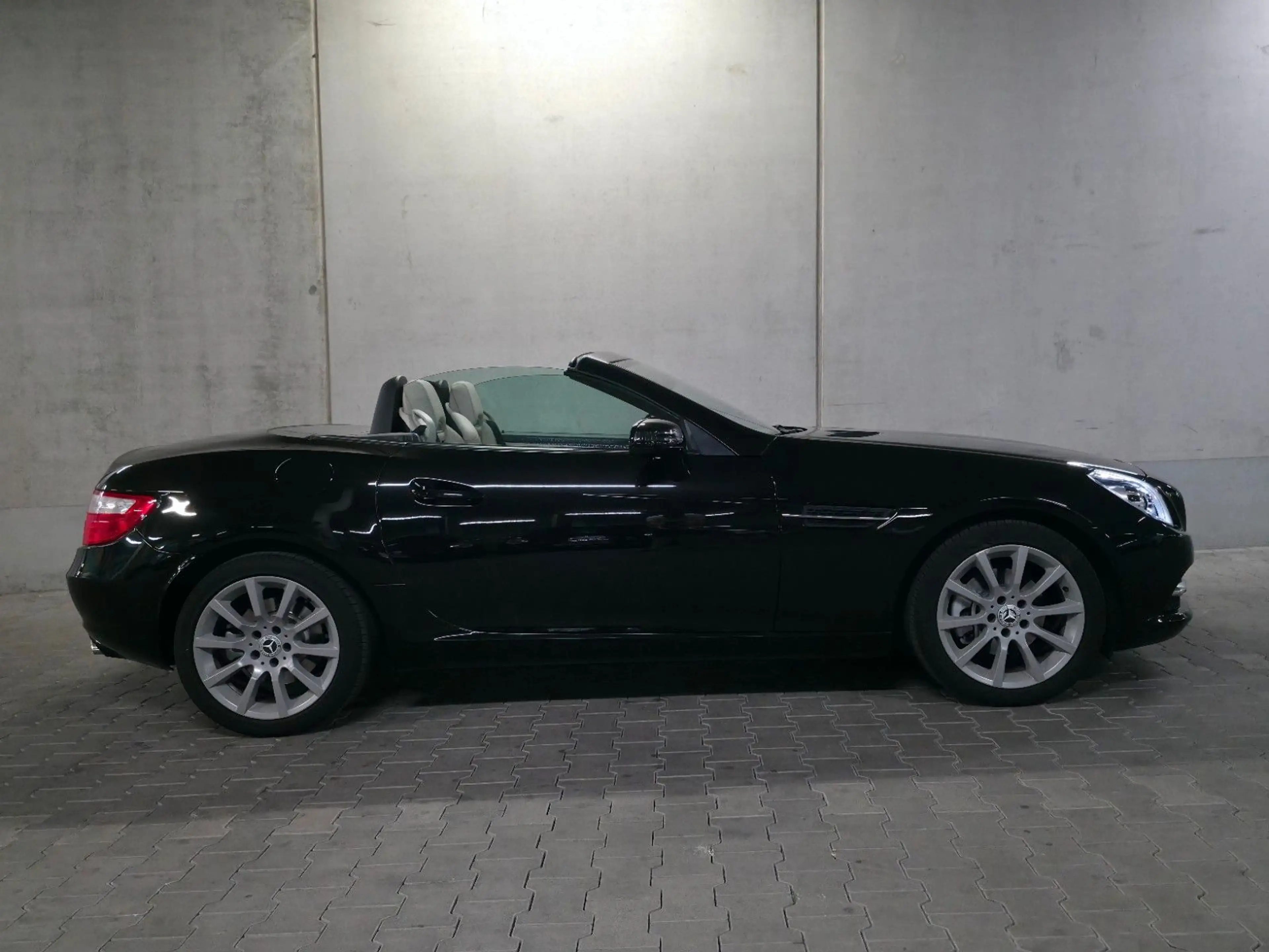 Mercedes-Benz SLK 200 Roadster Automatik Glasdach AirScarf — photo 10